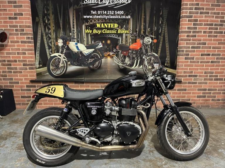 Triumph Truxton 900 -For sale in Chesterfield