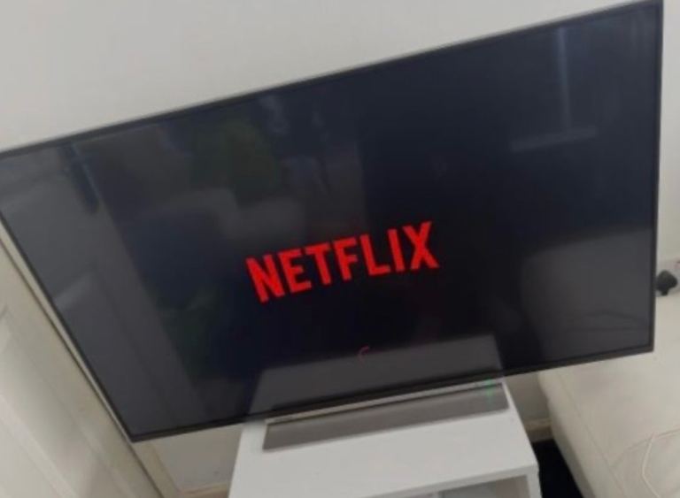 43” SaSung Smart TV