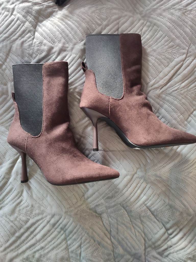 NEW M&S BOOTS SIZE 3