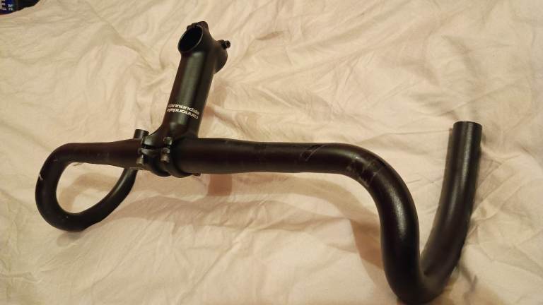Specialized bike handlebars with Cannondale stem – LIKE NEW ***