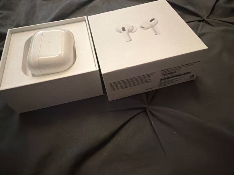 Apple AirPods Pro (2nd Gen) – White, As Good As New