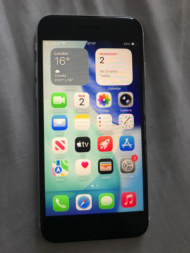 Apple iPhone SE 2nd Gen - Looks New, 93% Battery Health original battery 