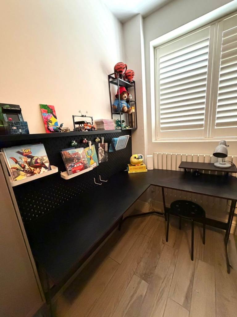 Gaming desk carbo fiber 