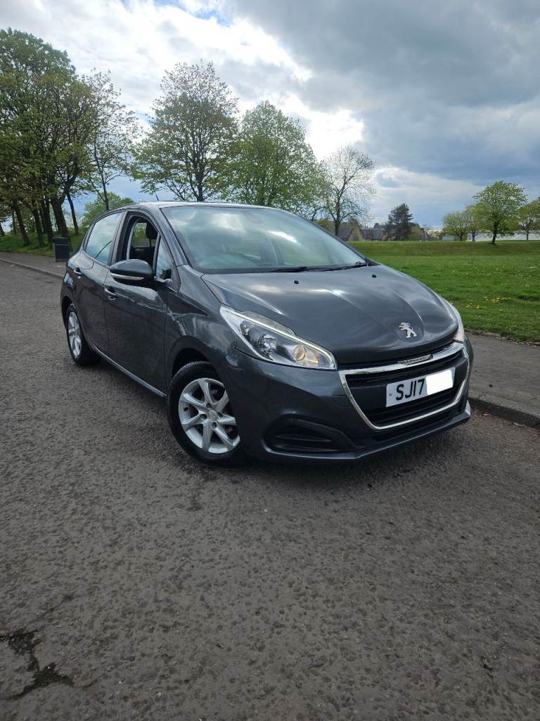 17 / Peugeot 208 1.6 hdi £20 road tax ulez comp sim fiesta clio corsa kia