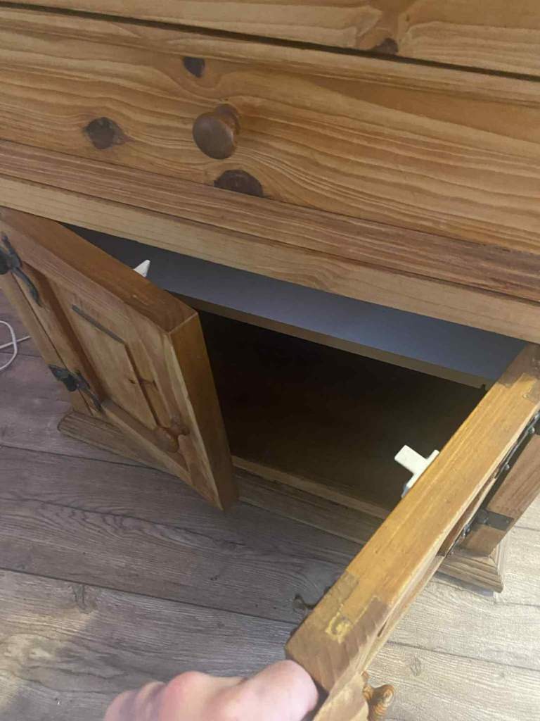 Tv stand no offer very heavy solid pick up now