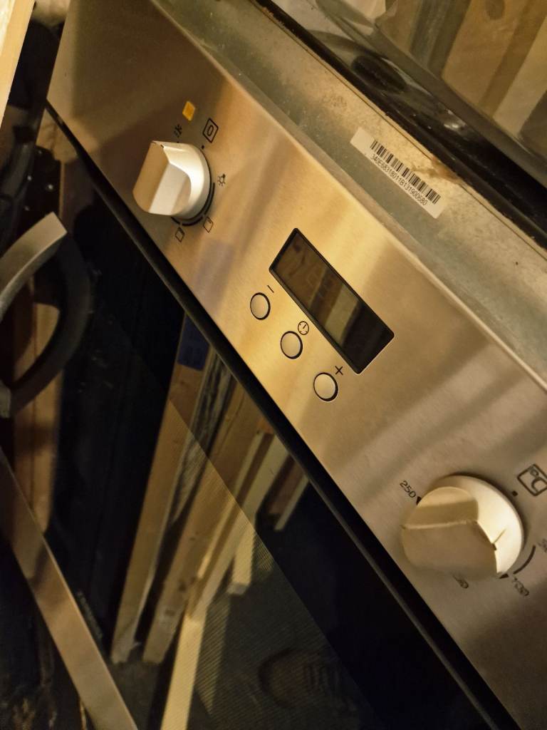 Oven, hob, extractor hood