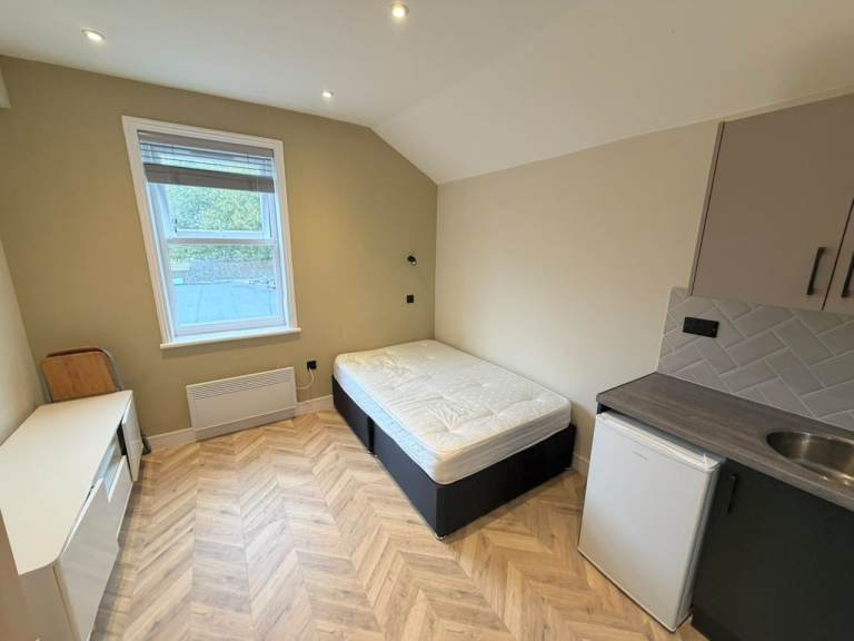 BENEFITS ACCEPTED - Studio Flat Available in Ponders End Enfield EN3