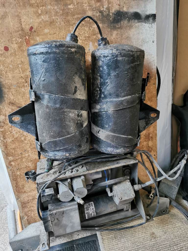 2004 Renault Master rear Air Suspension Parts (not airbags), level sensors SELL or TIP
