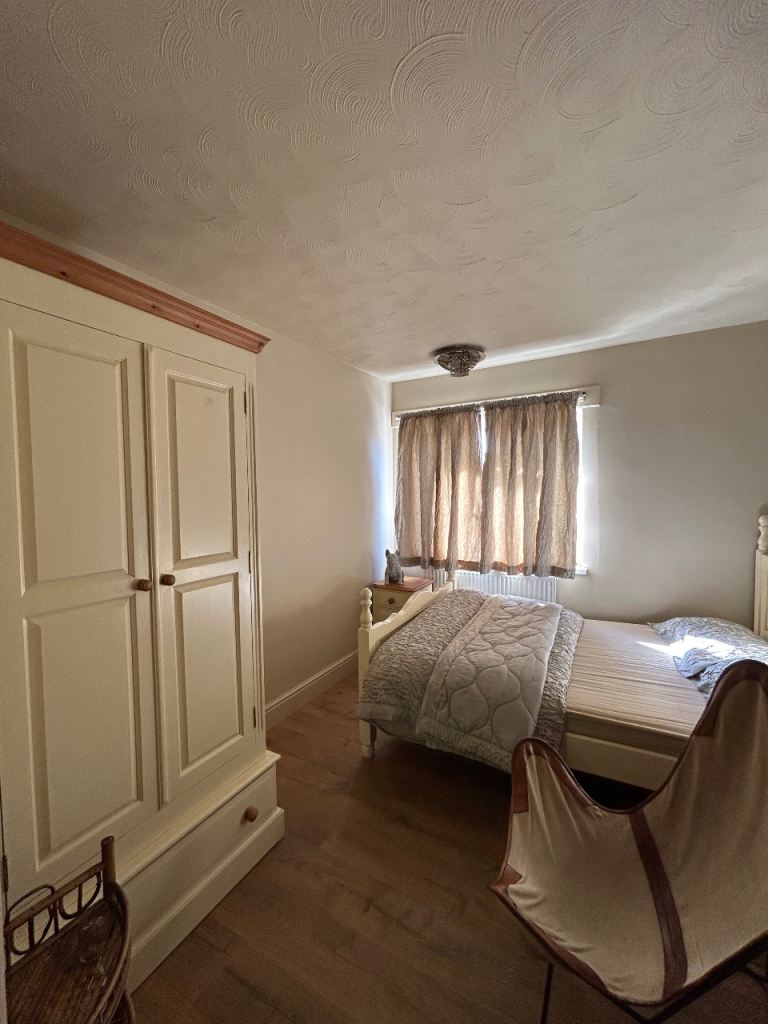 Furnished Double Room in Green, Mindful Home