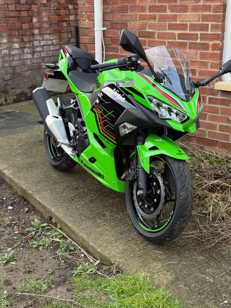 Brand new 2025 Kawasaki Ninja 400 with delivery miles 