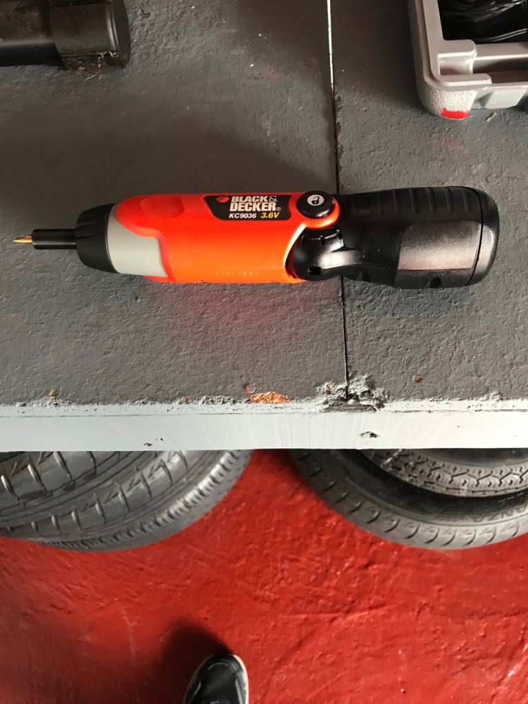 Black and decker cordless screwdriver set 