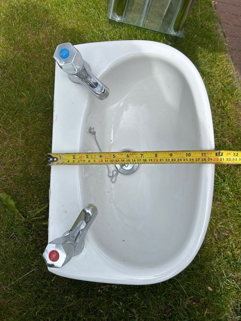 Cloakroom Sink & Pedestal – Brand New 