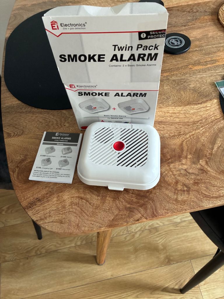 1 smoke alarm