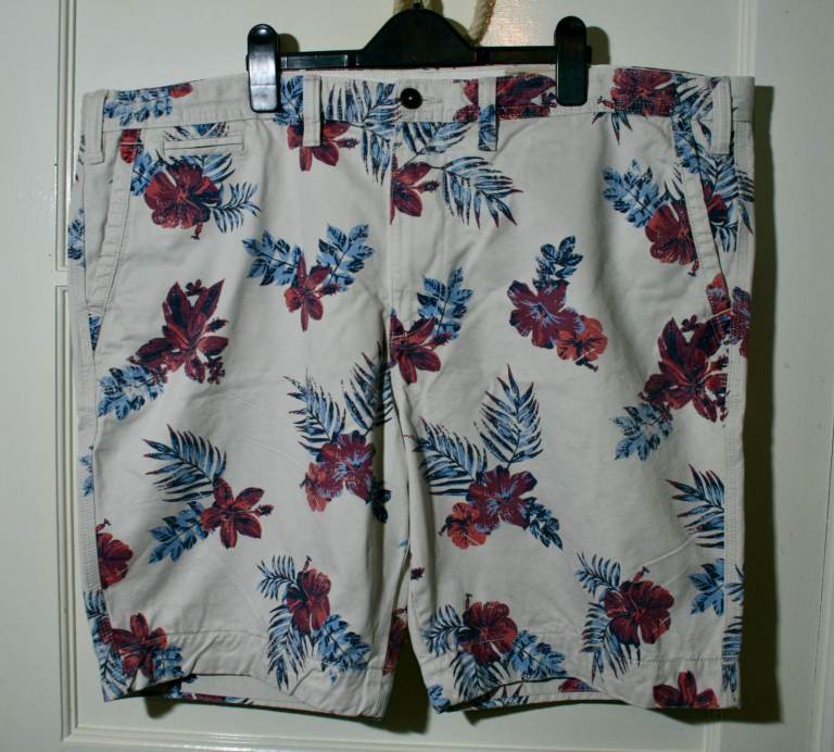 M & S Men's Multicoloured Floral Print Shorts – Good Condition