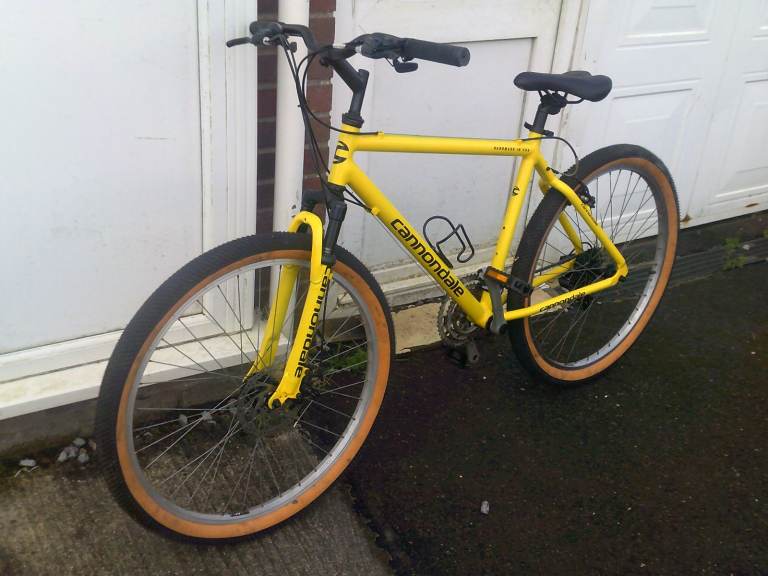 CANNONDALE ALUMINIUM HAND MADE  BIKE WITH 26" WHEELS FRONT DISC BRAKES 