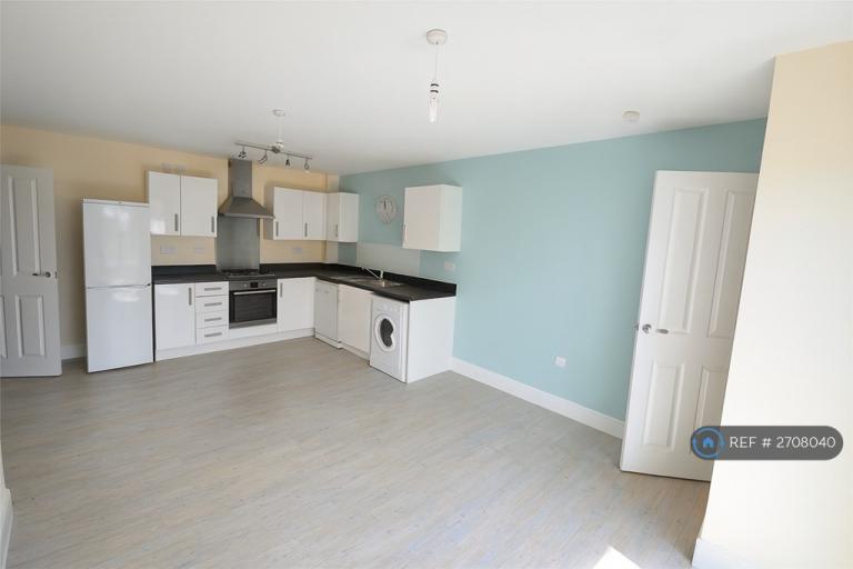 2 bedroom flat in Greenaways, Ebley, Stroud, GL5 (2 bed) (#2708040)