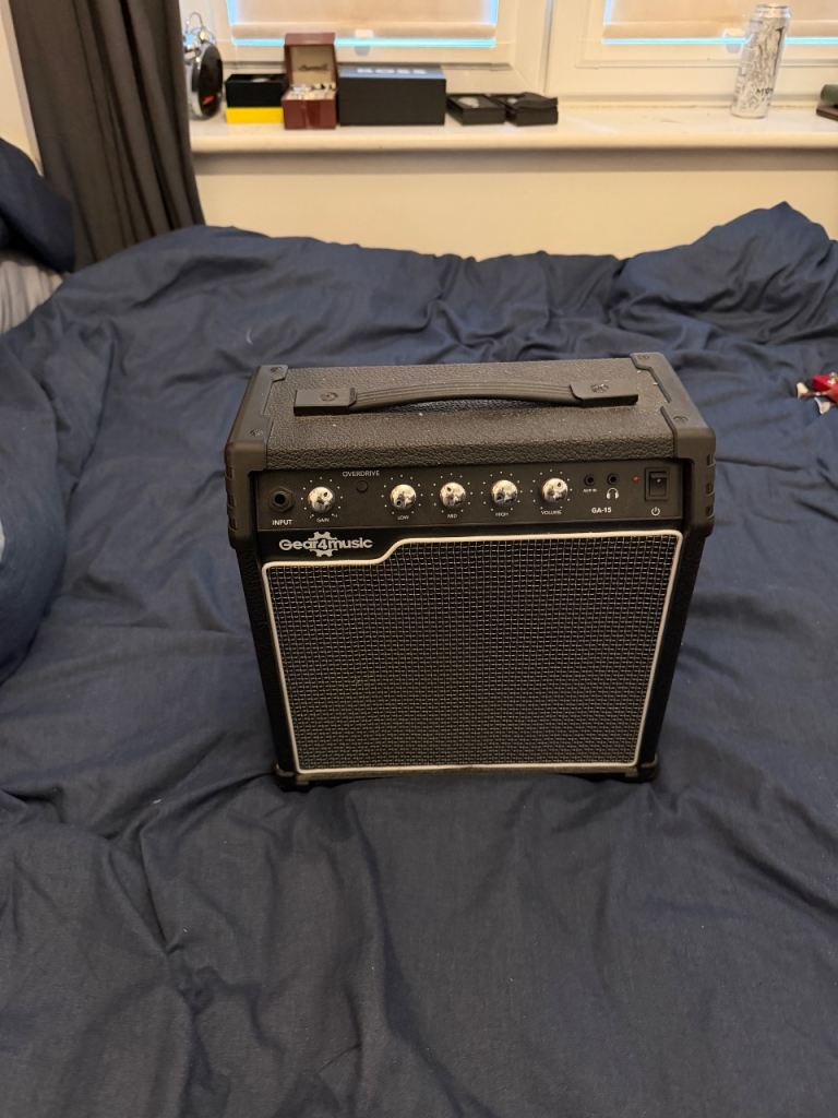 Gear4music GA10 Guitar Amplifier - Black, Good Condition