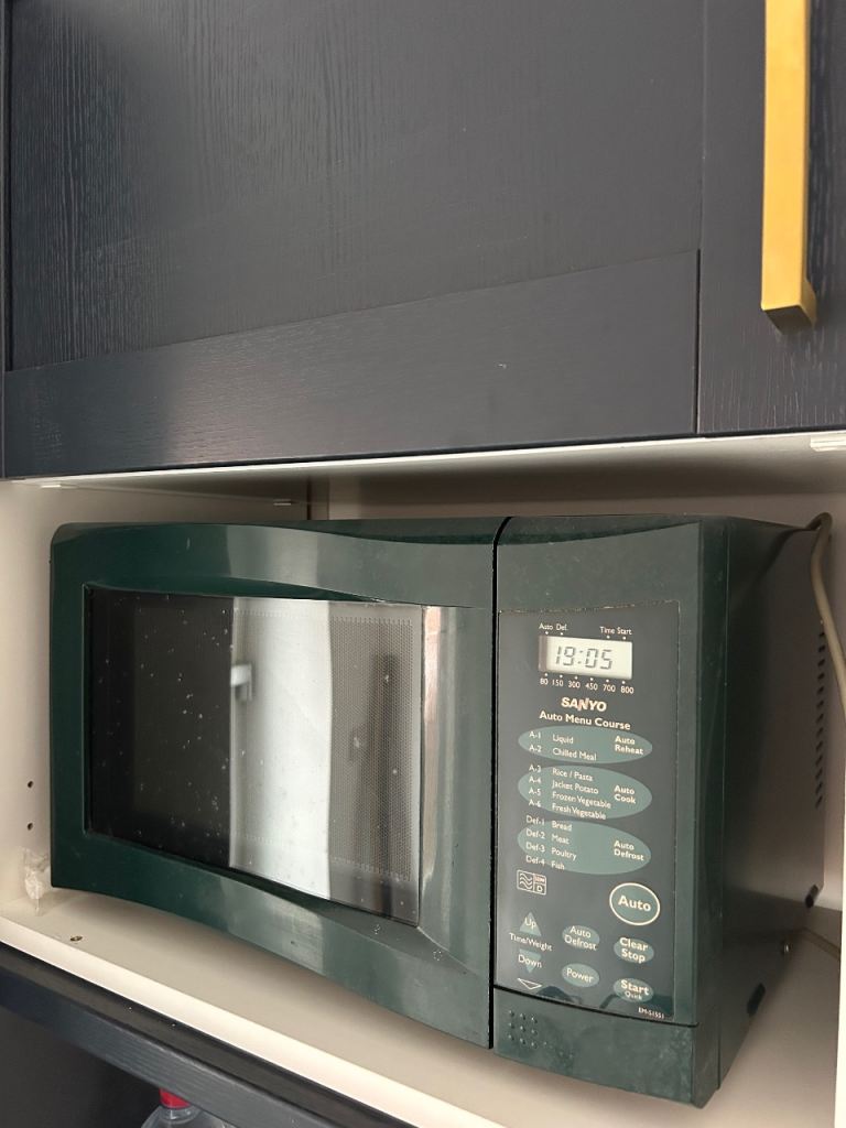 SANYO Microwave Oven - Dark Green, Good Condition