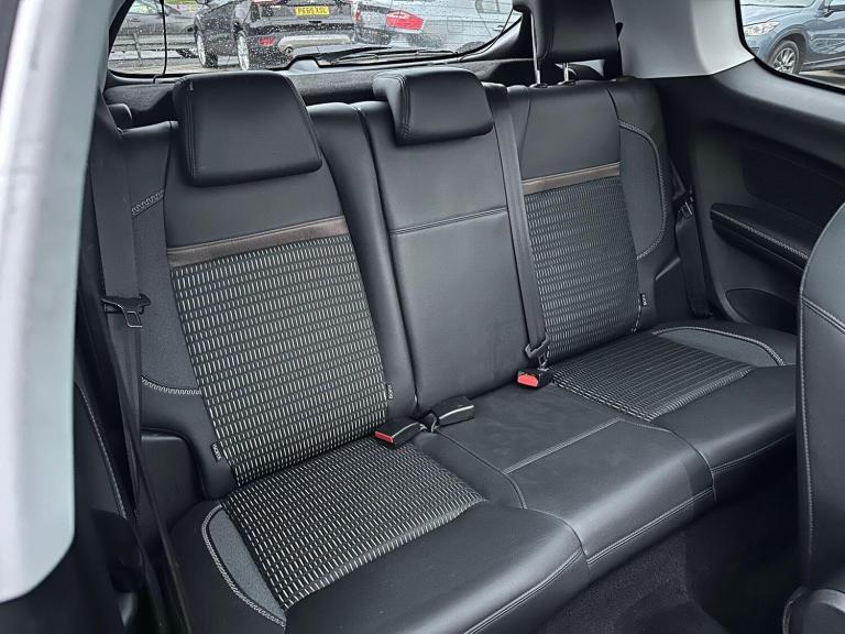 2013 Peugeot 208 1.2 VTi Intuitive Euro 5 3dr HATCHBACK Petrol Manual