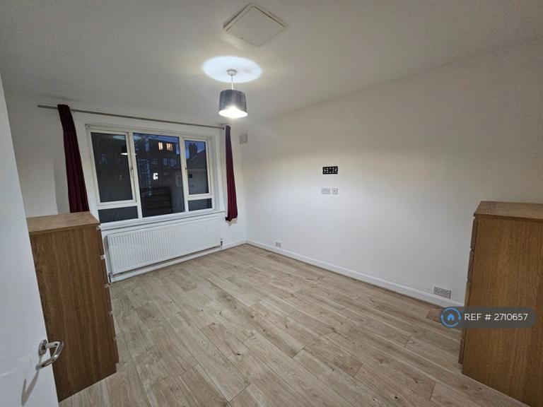 2 bedroom flat in Neasden Lane, London, NW10 (2 bed) (#2710657)