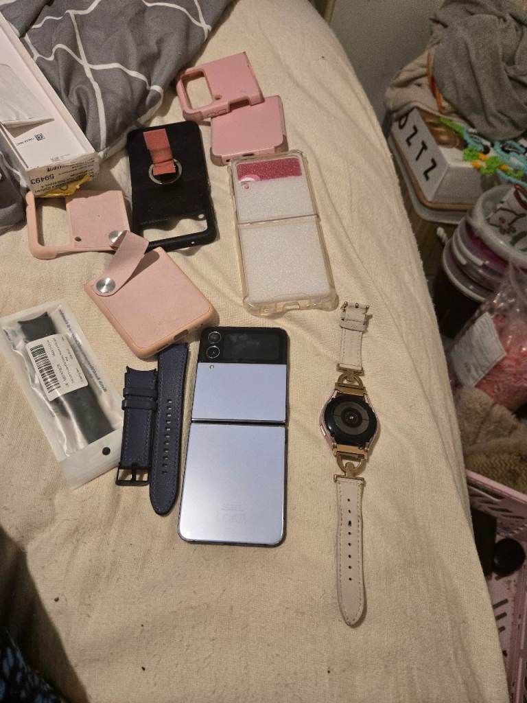 image for Samsung flip 4 ans watch 4