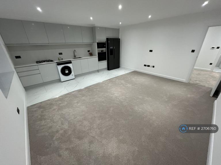 3 bedroom flat in Long Lane, Croydon, CR0 (3 bed) (#2706760)