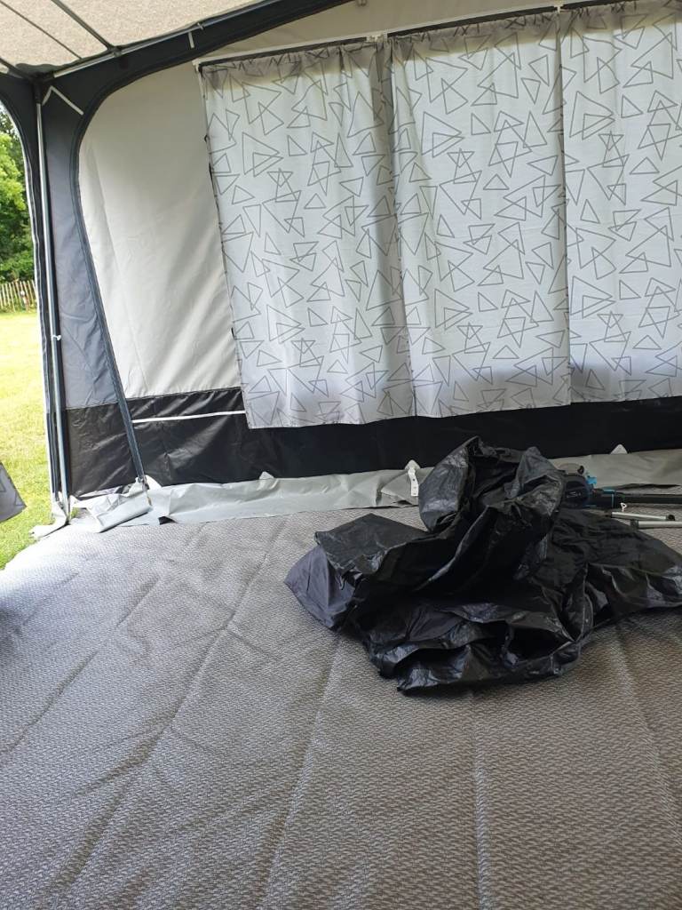  Caravan awning 