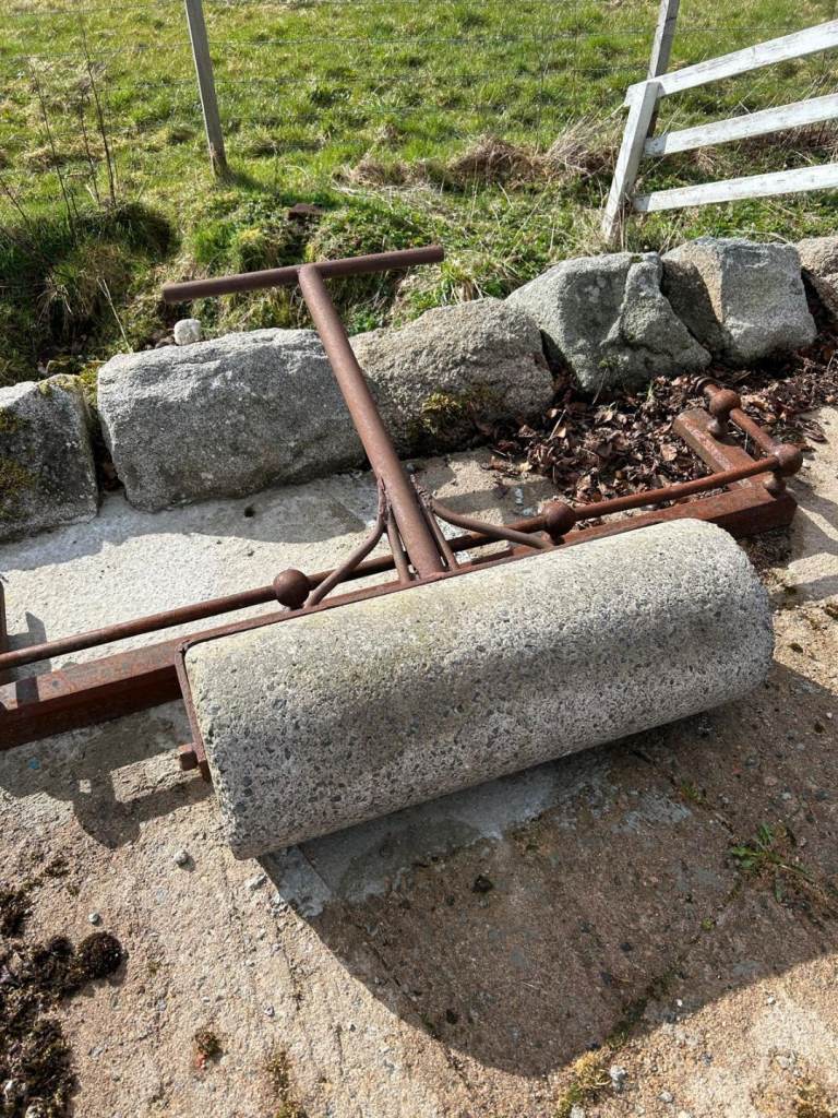 Granite lawn roller with cast metal frame