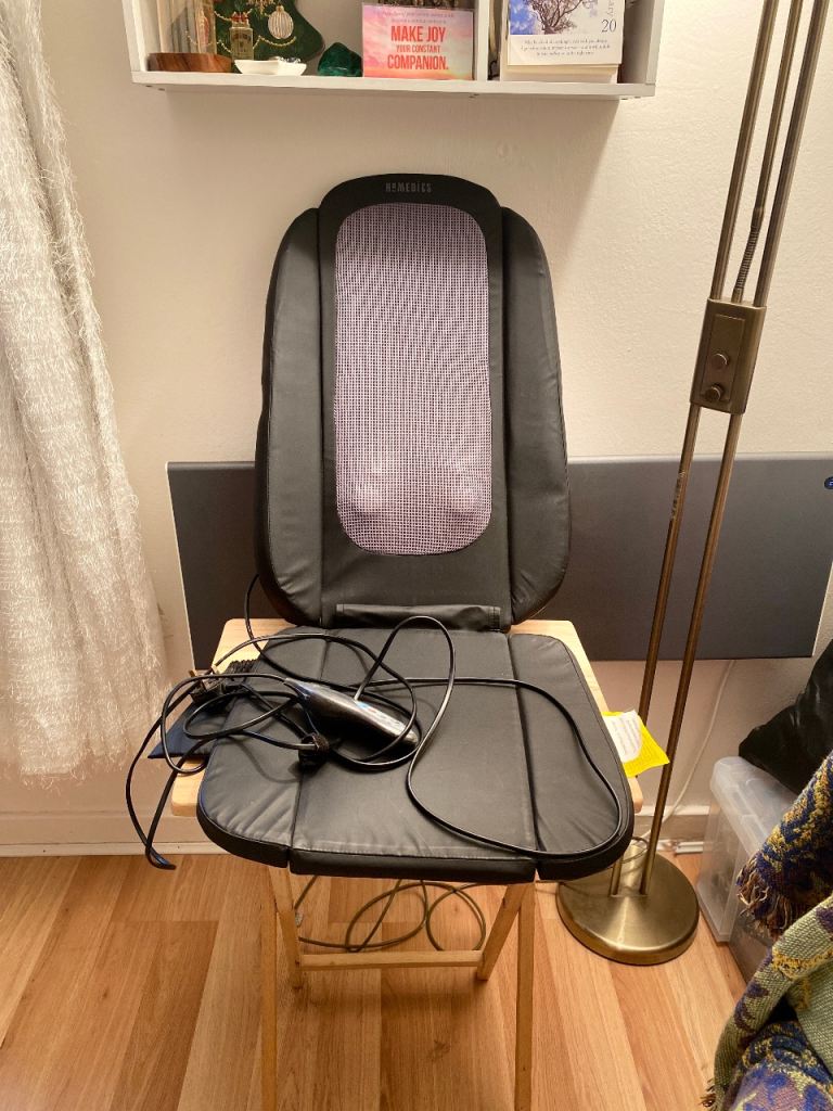 Shiatsu massage cushion with heat 