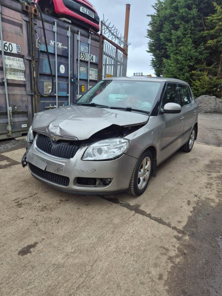 2009 SKODA FABIA 2     1.2 PETROL BREAKING FOR PARTS