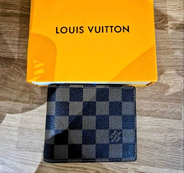 Louis vuitton wallet checkered 