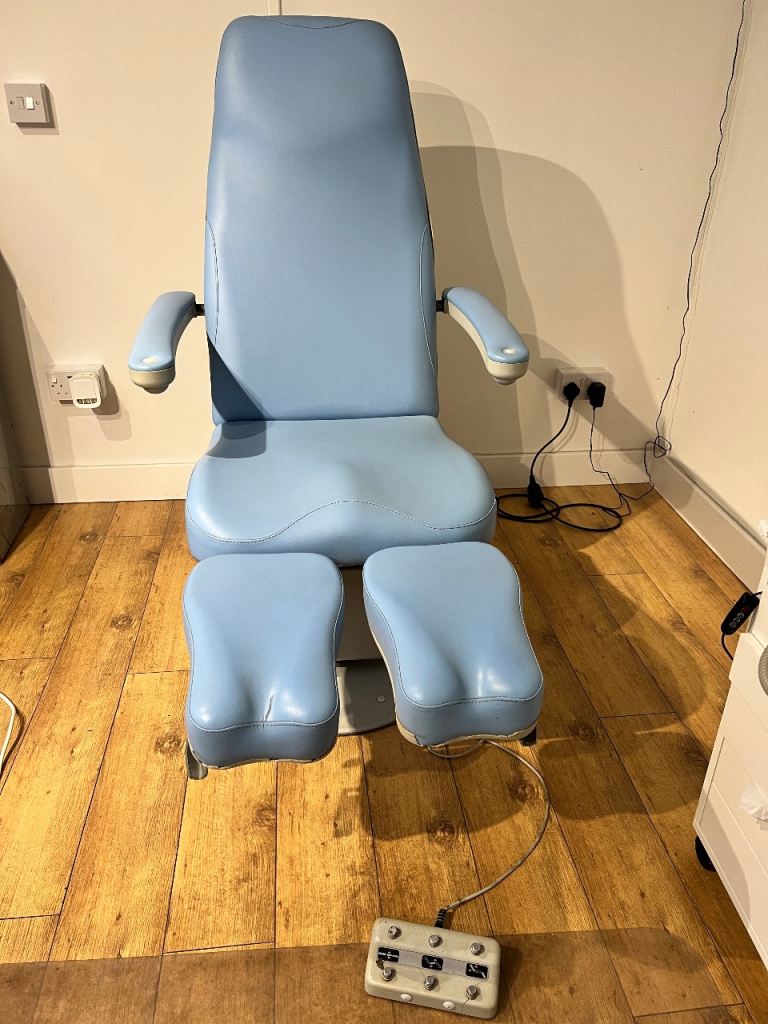 Plinth clinical treatment chair/couch