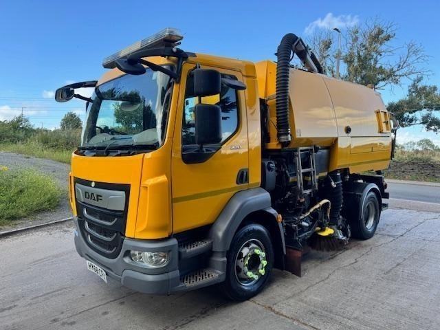2018 68 DAF LF 230 E6 DUAL CONTROL JOHNSTON VT651 DUAL SWEEP GULLY ARM