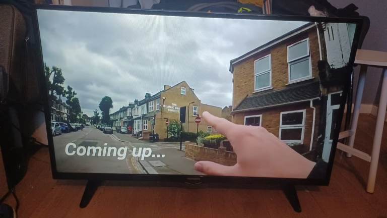 FREE DELIVERY excellent 43 TELEFUNKEN LED full HDTV 1080p freeveiw channels inbuilt 