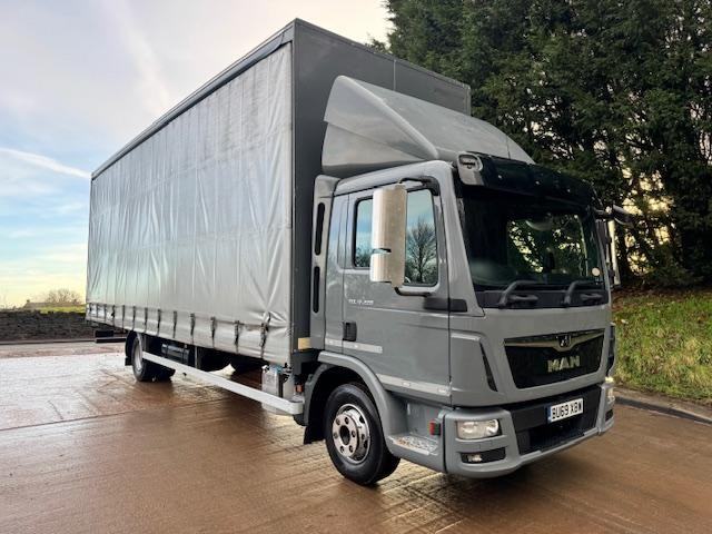 2019 69 MAN TGL 12.220 E6 12 Ton 27FT curtain sider air suspension air con