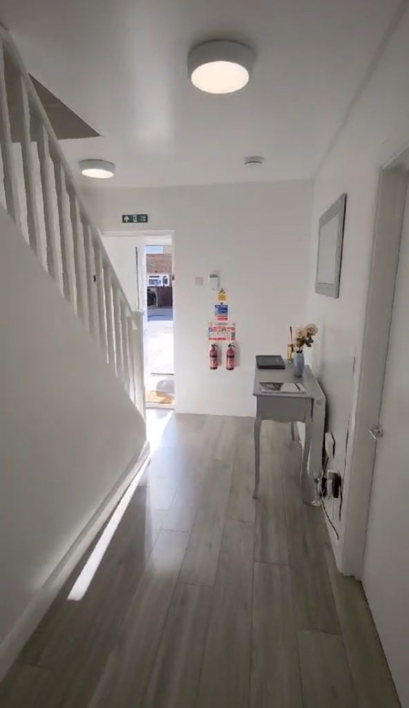 Spacious & Cosy Single Room For Rent AT EN5 2QE