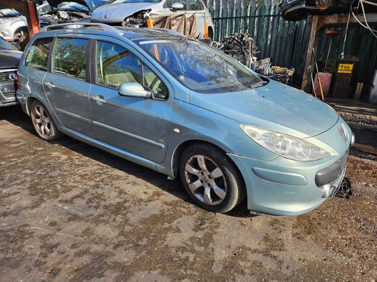 Peugeot 307sw breaking for parts only full car 