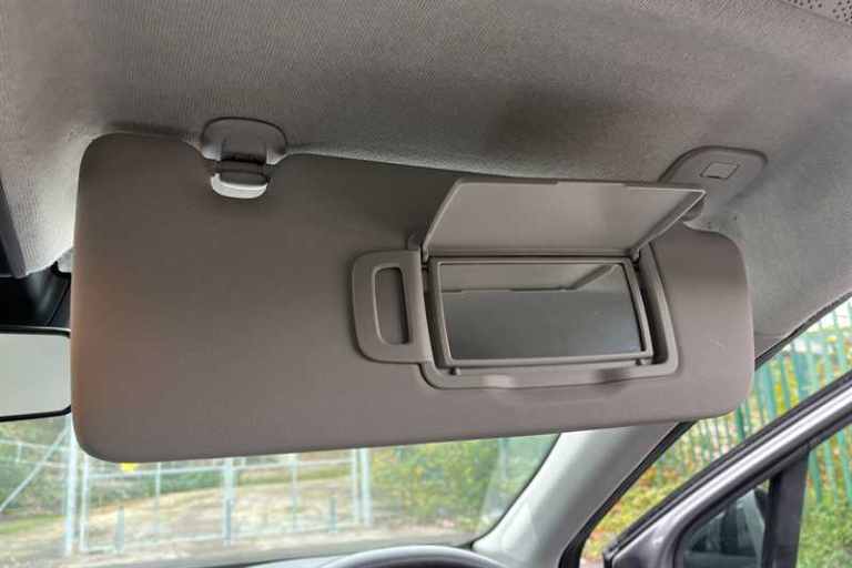 2021 Renault Captur 1.3 TCe (140 PS) Iconic 5 Door Petrol SUV Automatic SUV Petrol Automatic