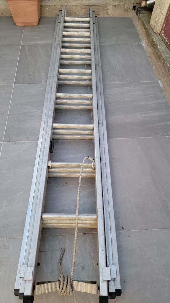Heavy Duty 3-Section Aluminium Extension Ladder with Roof Hooks / Standoffs