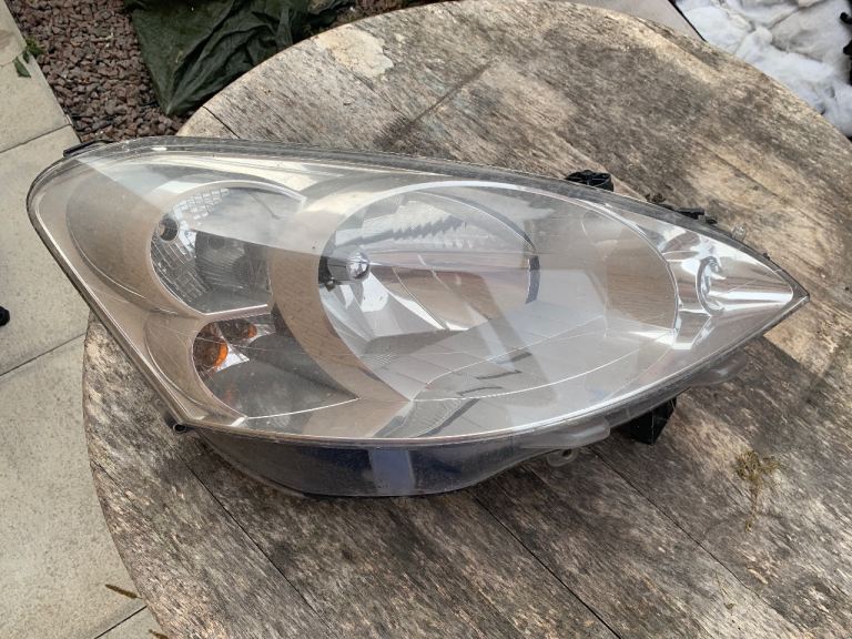 Peugeot partner driver side headlight 