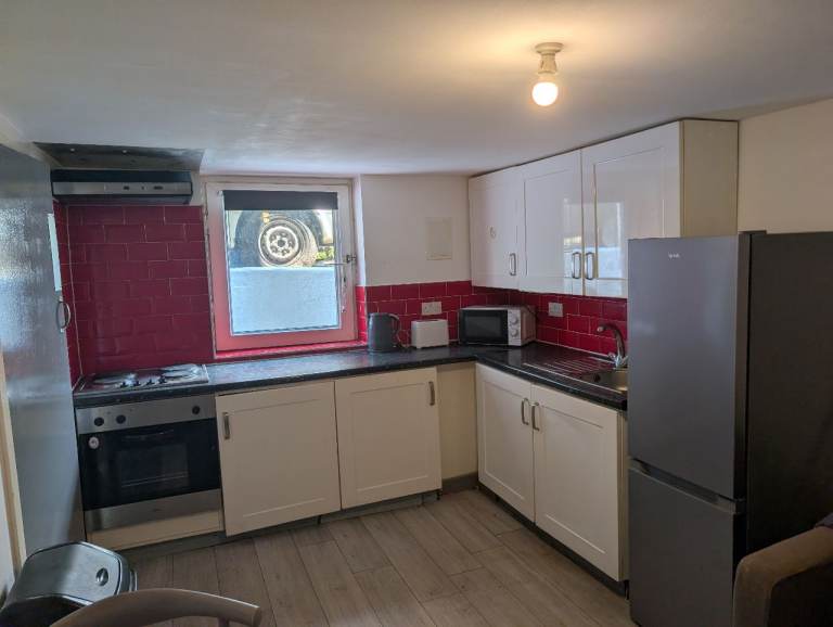 Forest Gate 1 bedroom flat move in today NO BILLS