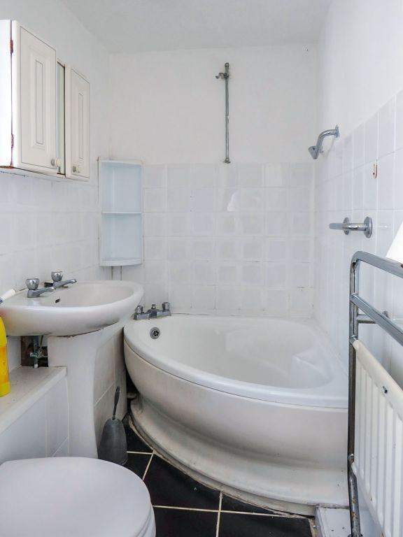 2 Bedroom Ground Floor Flat For Sale Braintree, Essex  - Leasehold