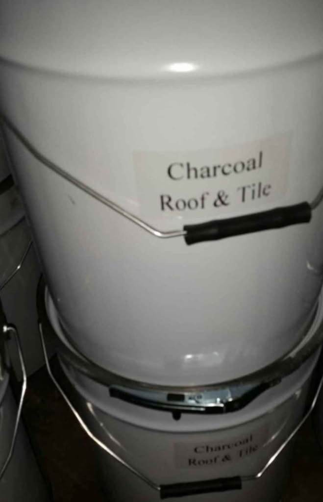 Acrylic roof and tile paint 