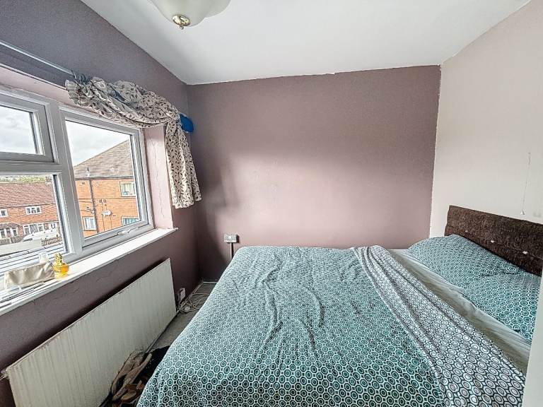 3 bedroom house in Pinfold Avenue, Stoke-on-Trent, ST6 8EW