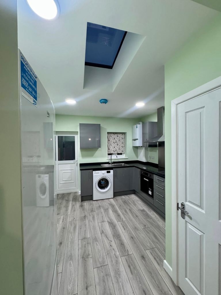 4 bedroom flat to rent in Barking IG110PY