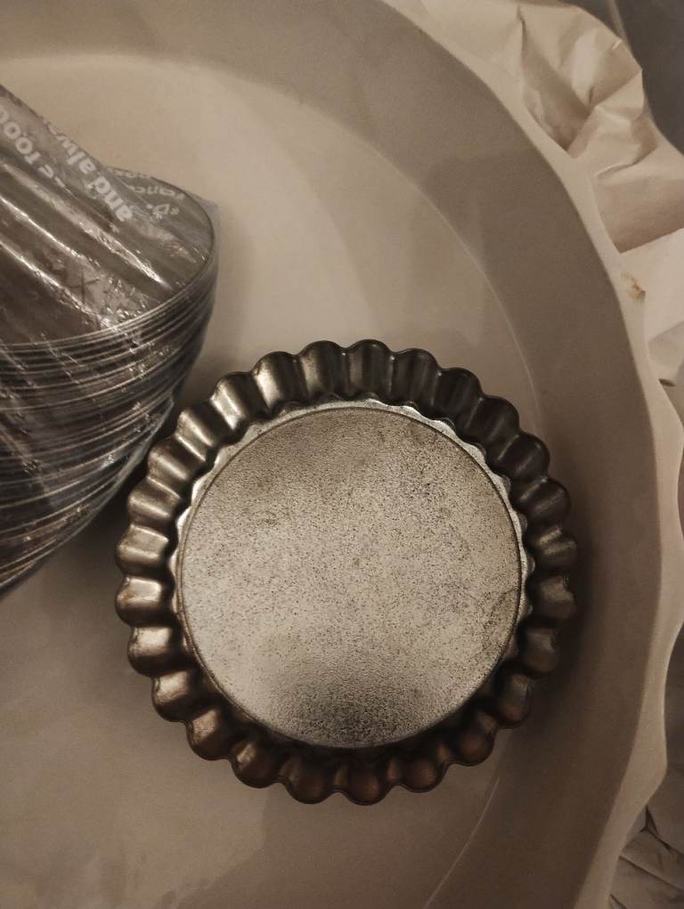 Set of Small Tart Tins – Good Condition