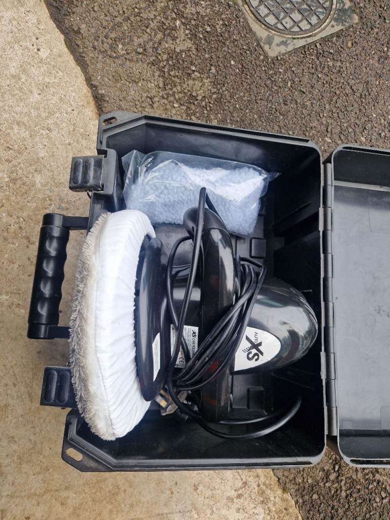 Auto XS car polisher with mop heads. Only used one time.