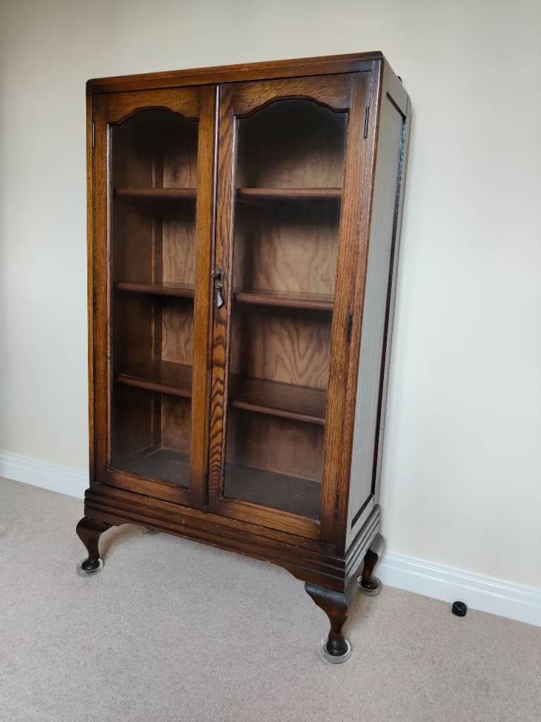 Display cabinet/bookcase.