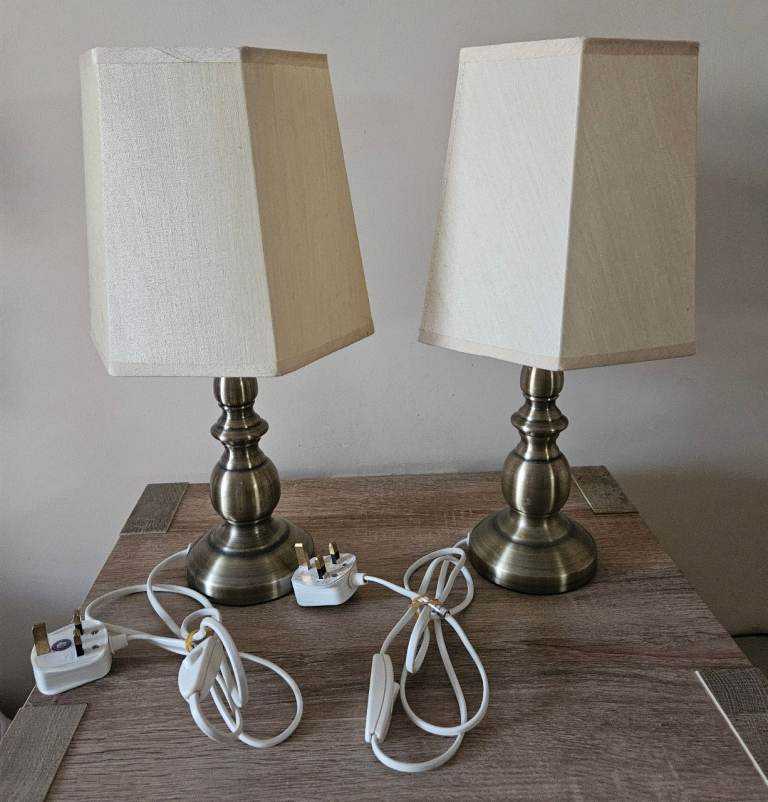 Pair of table lamp/ Bedside lamps