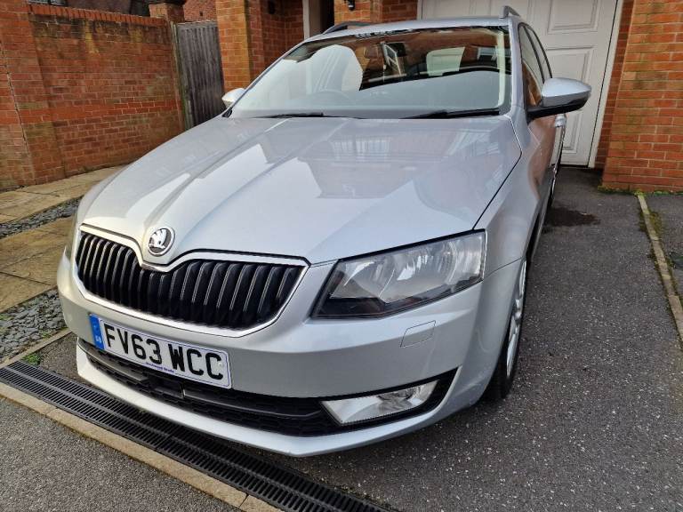 Skoda Octavia Elegance Estate 1.6 TDI DSG (Silver) with extras